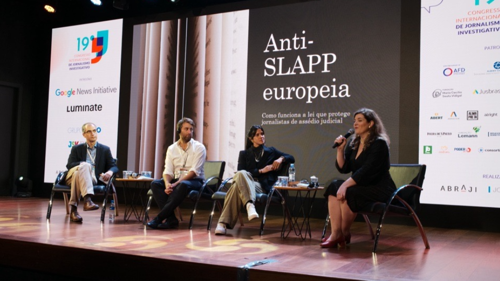 Mesa promovida pela Transparência Internacional - Brasil durante o 19º Congresso Internacional de Jornalismo Investigativo da Abraji, discutiu experiência Anti-SLAPP na Europa e a proteção de jornalistas de assédio judicial.