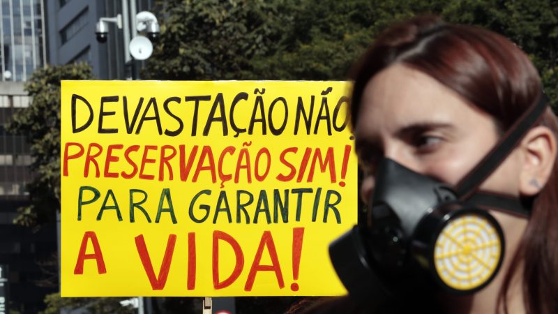 Ato do Greenpeace no MASP contra o PL 2159. Foto: Paulo Pinto/Agência Brasil