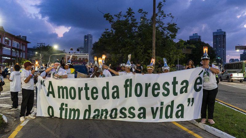 No 'porongaço' realizado em Belém (PA) durante a COP 30, seringueiros de toda a Amazônia marcharam em defesa dos direitos das populações tradicionais. Foto: Juliana Pesqueira/Amazônia Real
